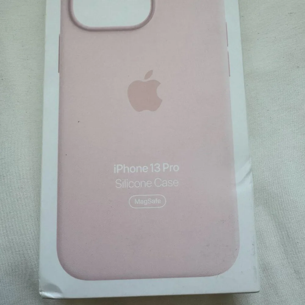 NWT, Apple iPhone 13 Pro Silicone Case with MagSafe - Chalk Pink / Light Pink